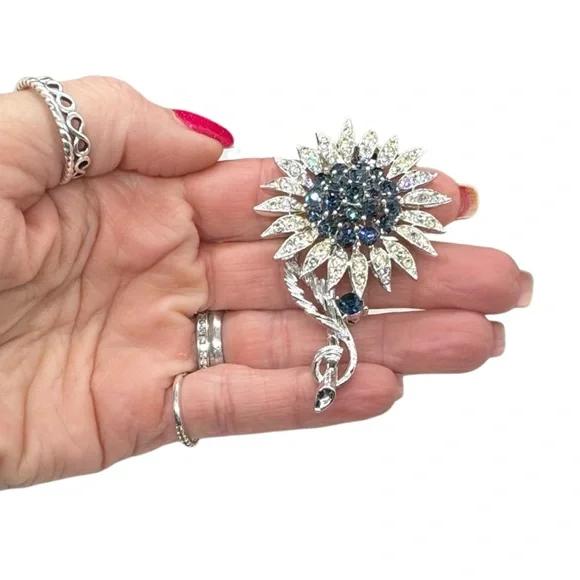 Vintage Signed Lisner Sapphire Blue & Clear Rhinestones Flower Brooch - Picture 8 of 8